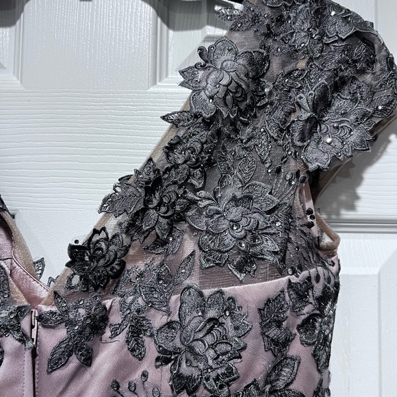 NWT La Femme - 21683 Lace Embellished Cocktail Dress size
8 / Champagne/Gray - Picture 10 of 11